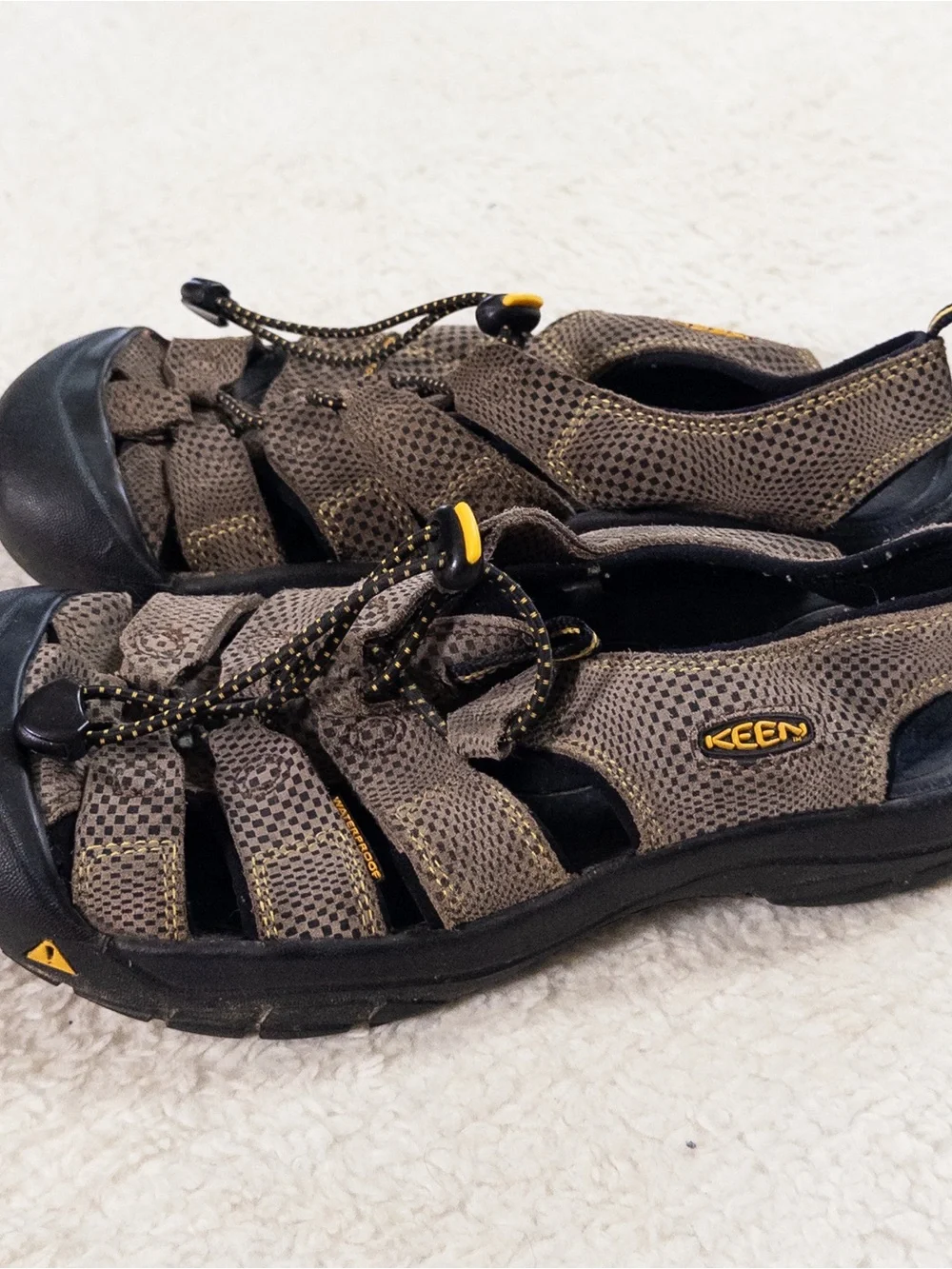 KEEN Newport H2 Brown Checkered Water Sandals Men’s 6 Women’s 8